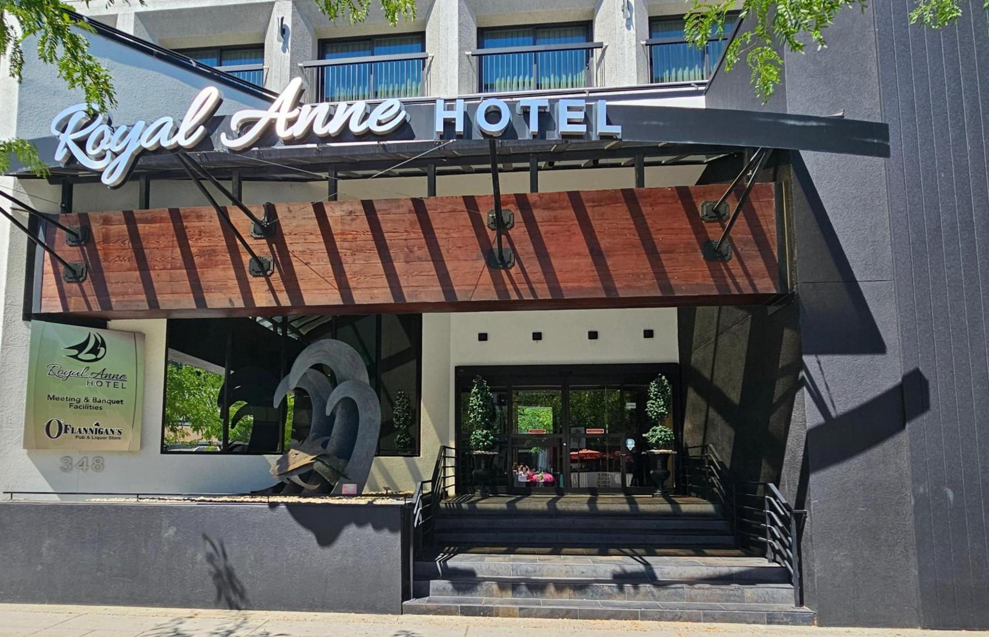 The Royal Anne Hotel Kelowna Ngoại thất bức ảnh