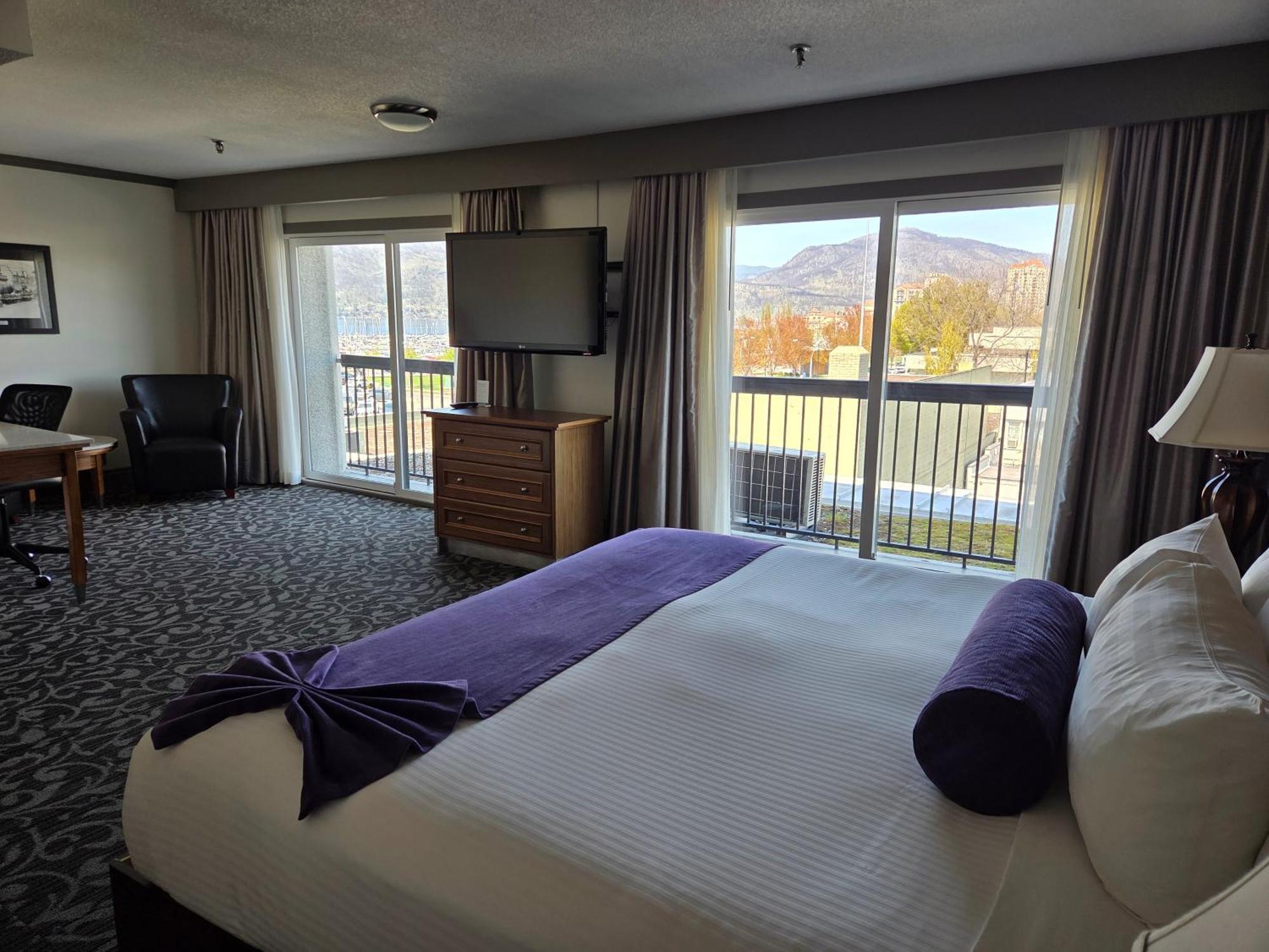 The Royal Anne Hotel Kelowna Ngoại thất bức ảnh